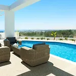 Rubi Villa