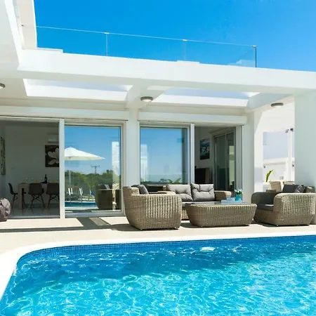 Rubi Villa