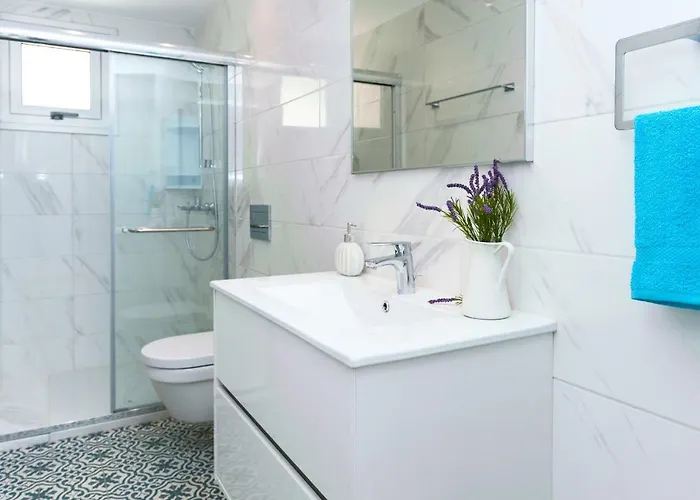 Rubi * Αγία Νάπα