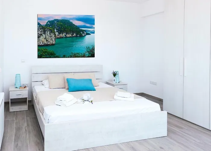 Rubi * Αγία Νάπα